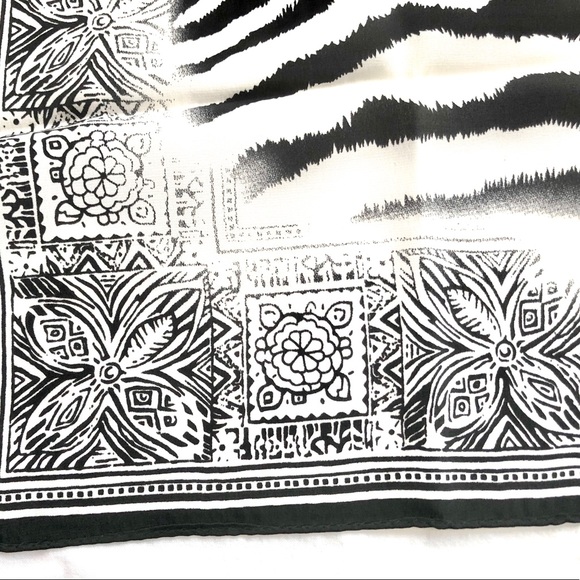 NWOT Bandanna style silk mini scarf - Picture 4 of 5